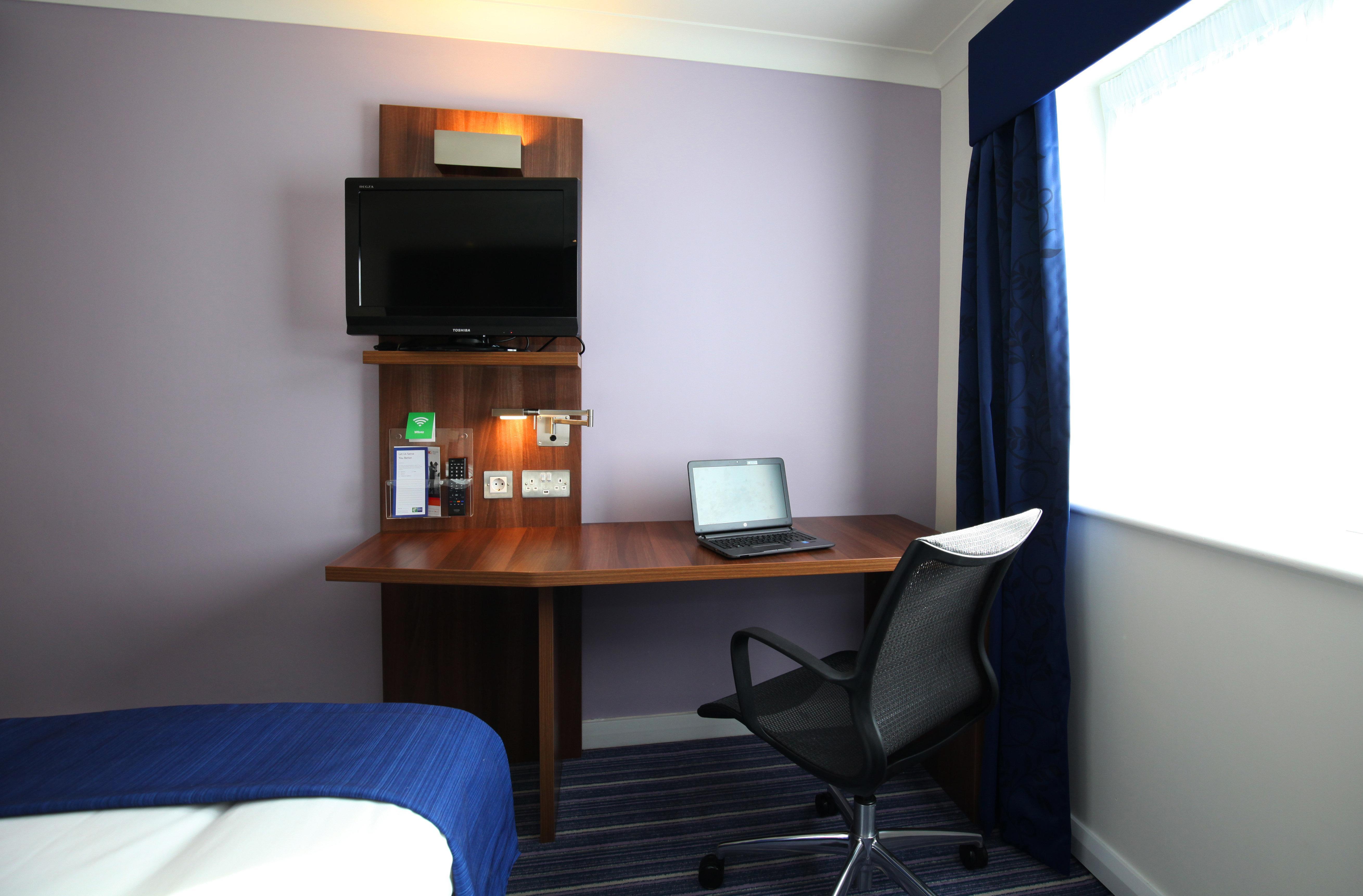Holiday Inn Express Glenrothes By Ihg מראה חיצוני תמונה