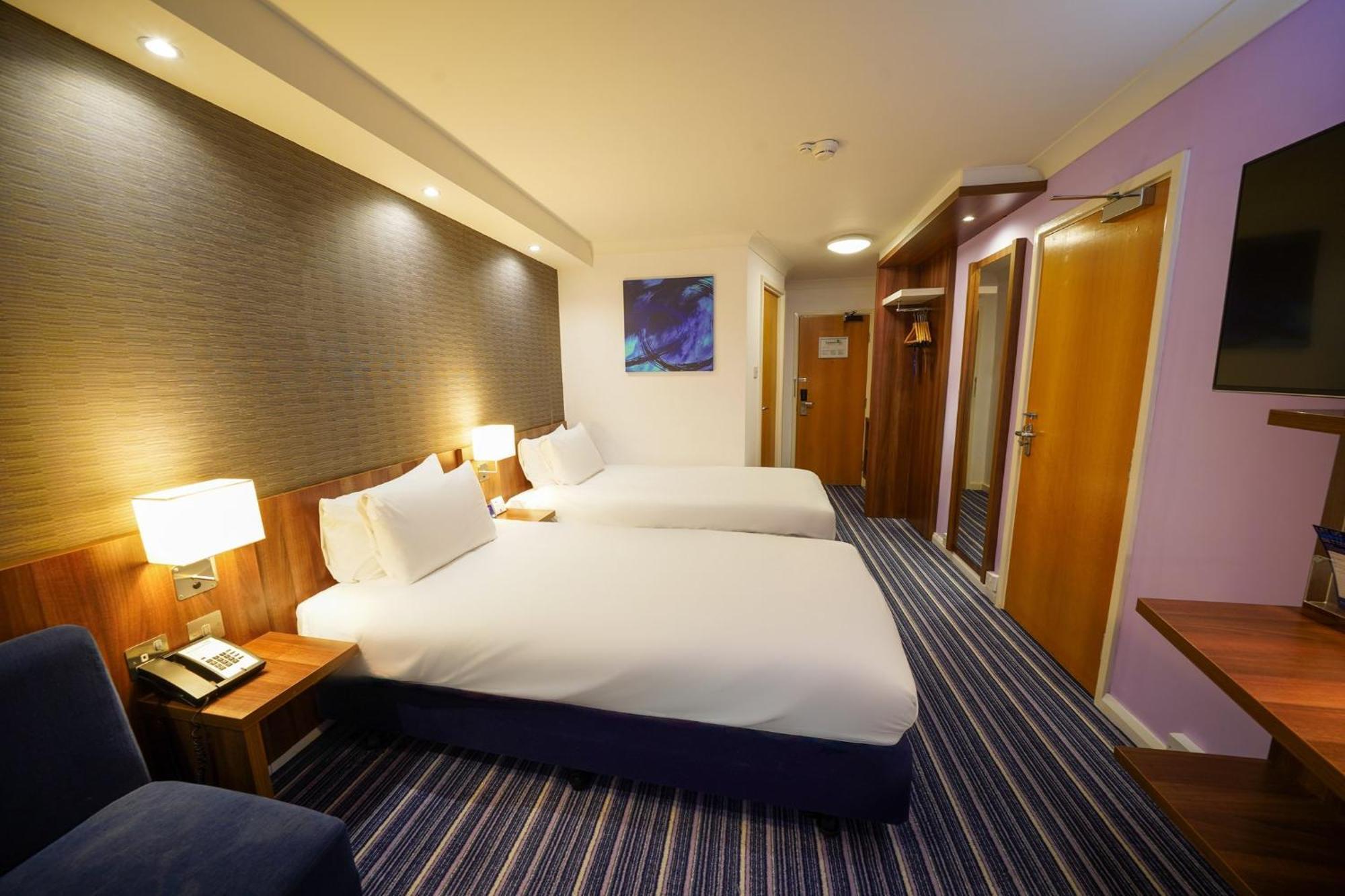 Holiday Inn Express Glenrothes By Ihg מראה חיצוני תמונה
